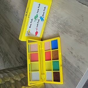 I Heart Revolution x Dr. Seuss One Fish Two Fish Red Fish Blue Fish Shadow Palet